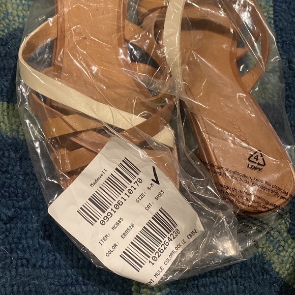 MadeWell Item MC685
The Melanie Mule Sandal in Colorblock Vachetta Leather - Picture 4 of 4